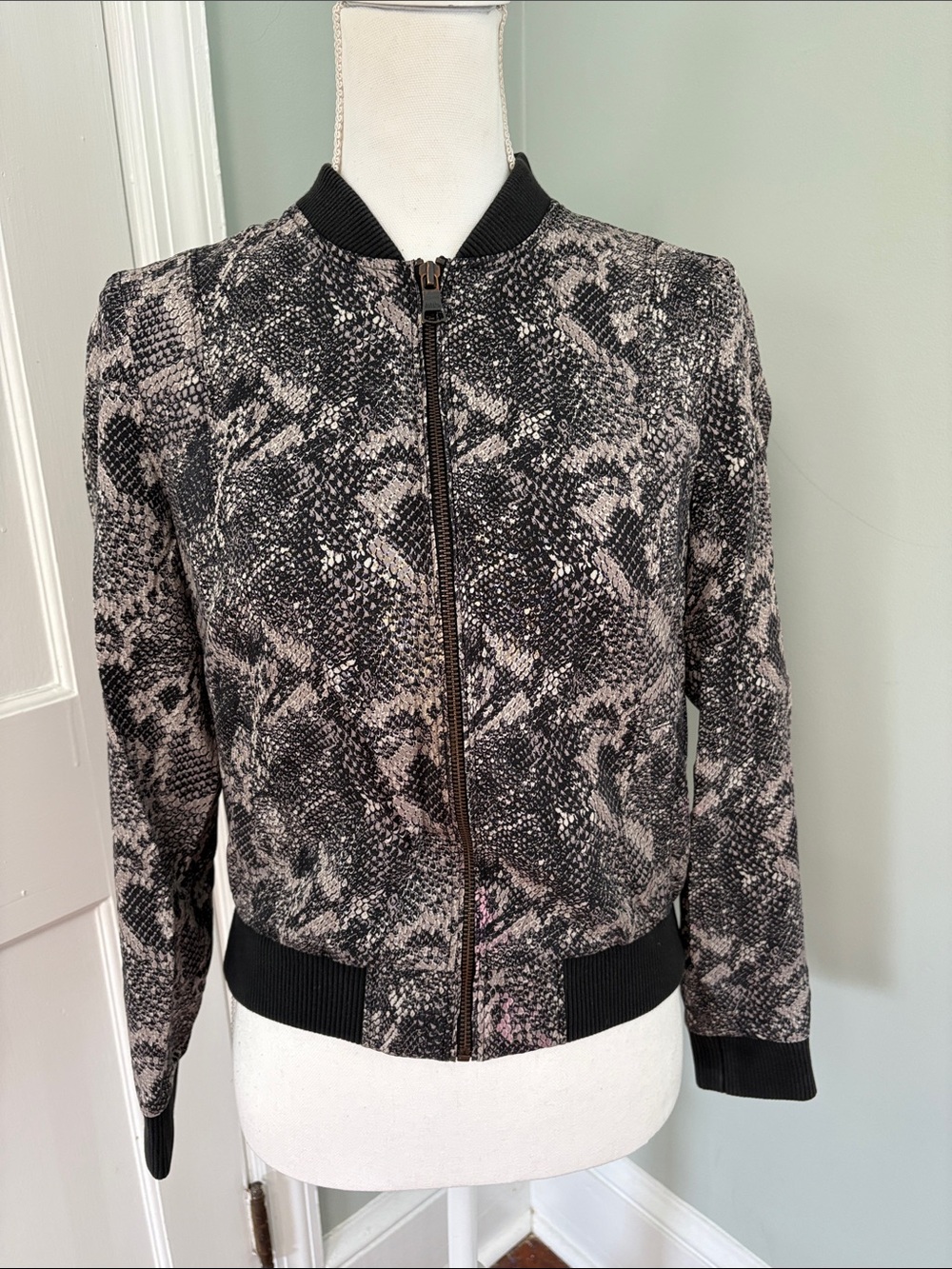 Banana Republic Womens Black & Gray Snake Print Bomber Jacket XS